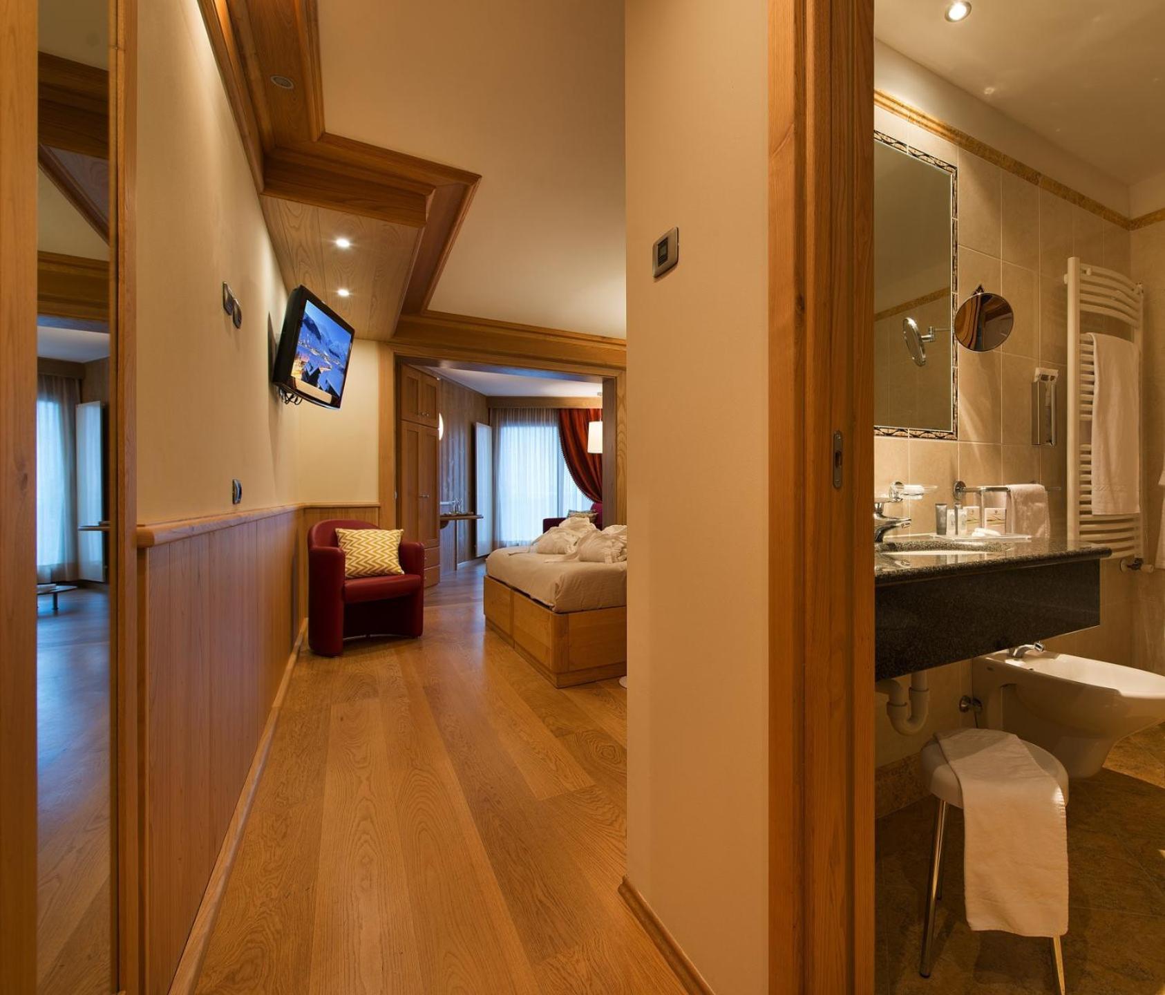 Montana Hotel 4*